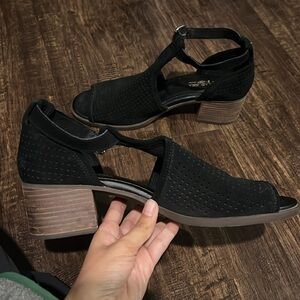 Koolaburra Ugg Ankle Strap Heel Black Size 9